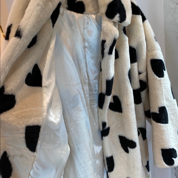 LIKE NEW JAYLEY COLLECTION FAUX FUR HEART COAT - Picture 6 of 8